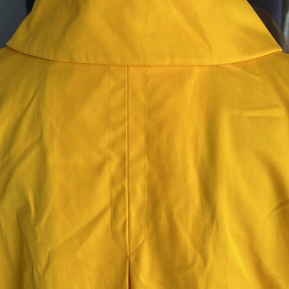 Colebrook yellow gathered large button lined jacket. New. Size 14/16. - Picture 7 of 9
